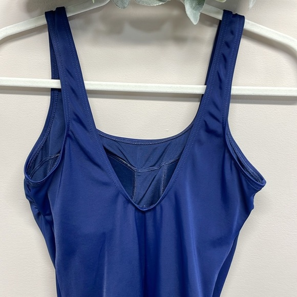 Lands’ End 510136 Tugless Low Leg One Piece Swimsuit Navy 10 - Picture 5 of 16